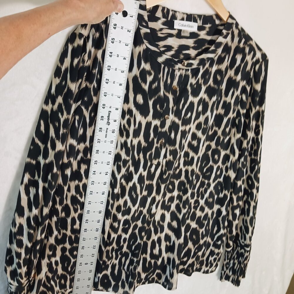 Calvin Klein XL Leopard Long Sleeve Top W/ Ruffled Sleeve Hem, 1/4 Button Front - Picture 13 of 16